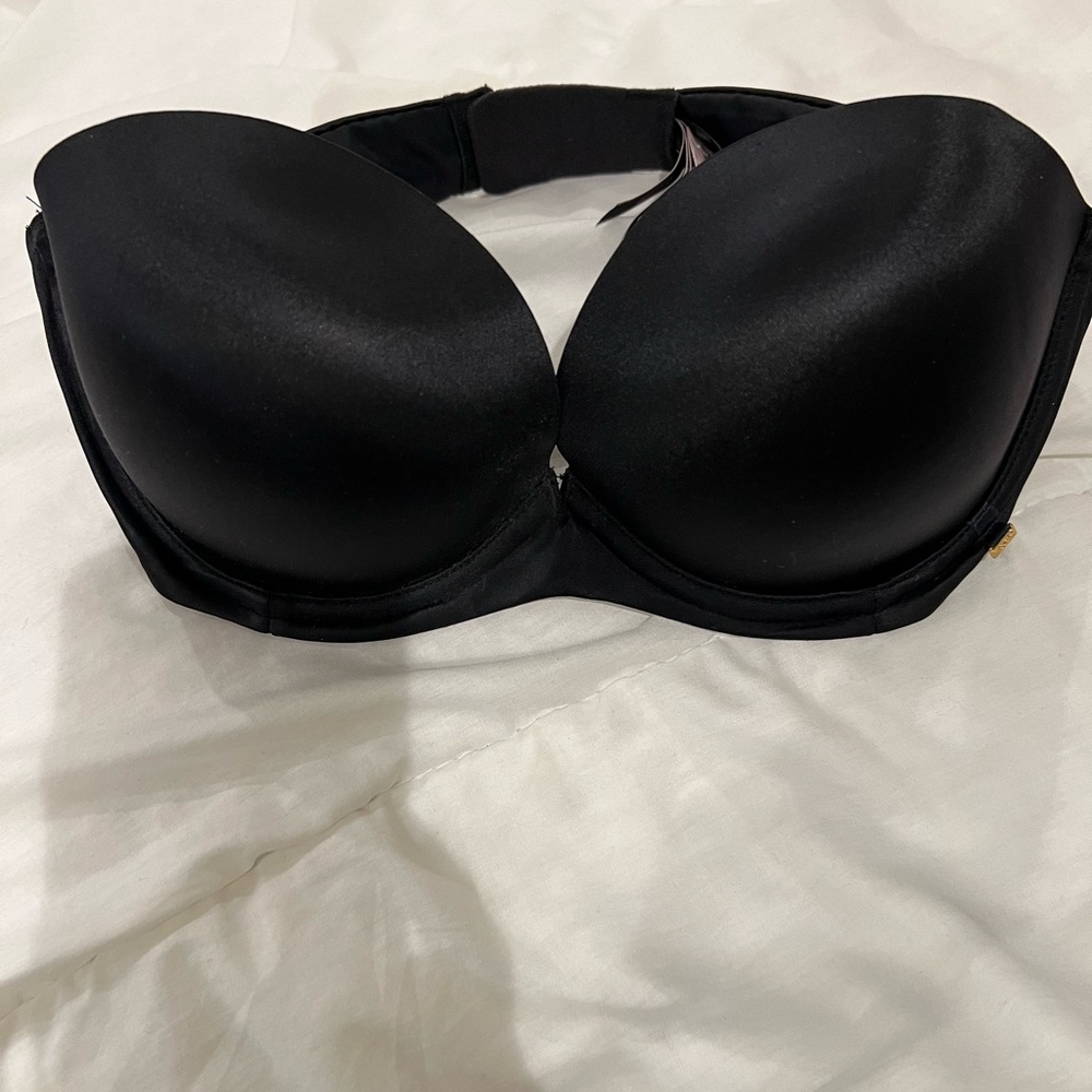 Victoria’s Secret black, strapless bra. Brand new! Never worn! 32D
